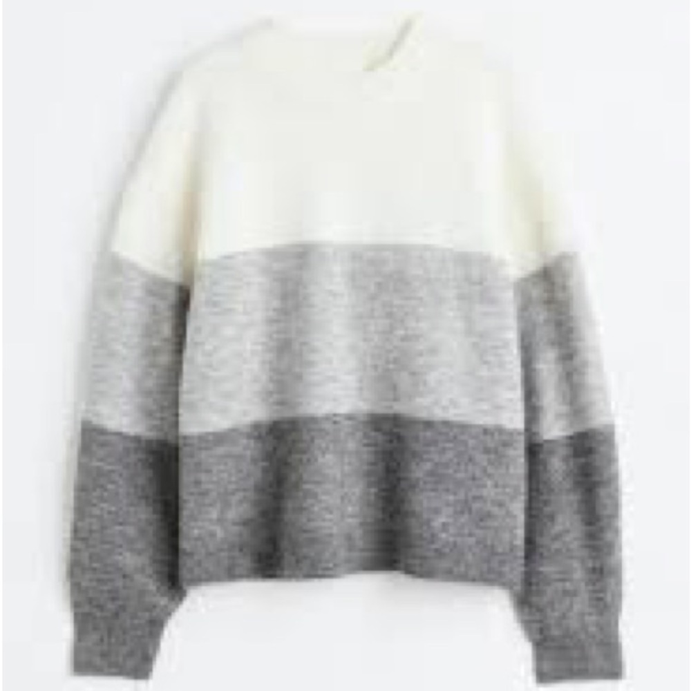 H&M Women's Cream and Gray Crewneck Sweater